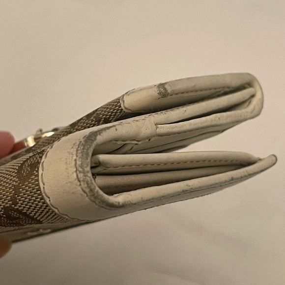 Gucci Beige GG Wallet - Picture 7 of 10